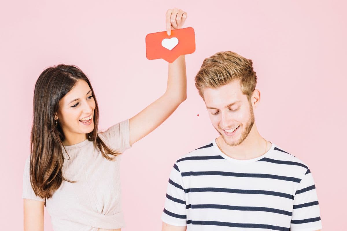 लड़ाई के बाद गर्लफ्रेंड हो गई है नाराज तो करें ये 7 उपाय फिर देखें जादू, हंसकर लिपट जाएगी गले