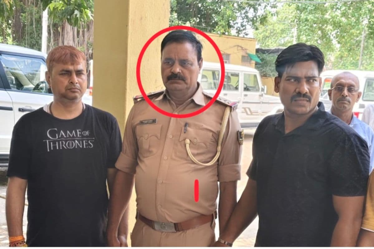 Bihar News: कैमूर में 40 हजार रिश्वत लेते रंगे हाथ धराये दो SI, निगरानी विभाग के हाथ ऐसे चढ़े अधिकारी