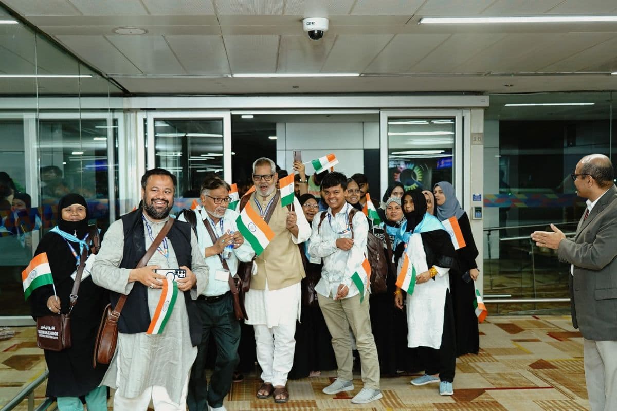 Operation Sindhu: ईरान से युद्ध क्षेत्र में फंसे 290 भारतीय छात्र सुरक्षित दिल्ली लौटे, अब तक 1100 से ज्यादा की घर वापसी