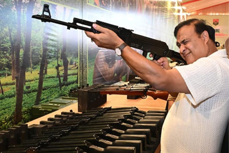 बांग्लादेश सीमा से सटे असम के धुबरी में बवाल, CM हिमंता ने दिया उपद्रवियों को देखते ही गोली मारने का आदेश