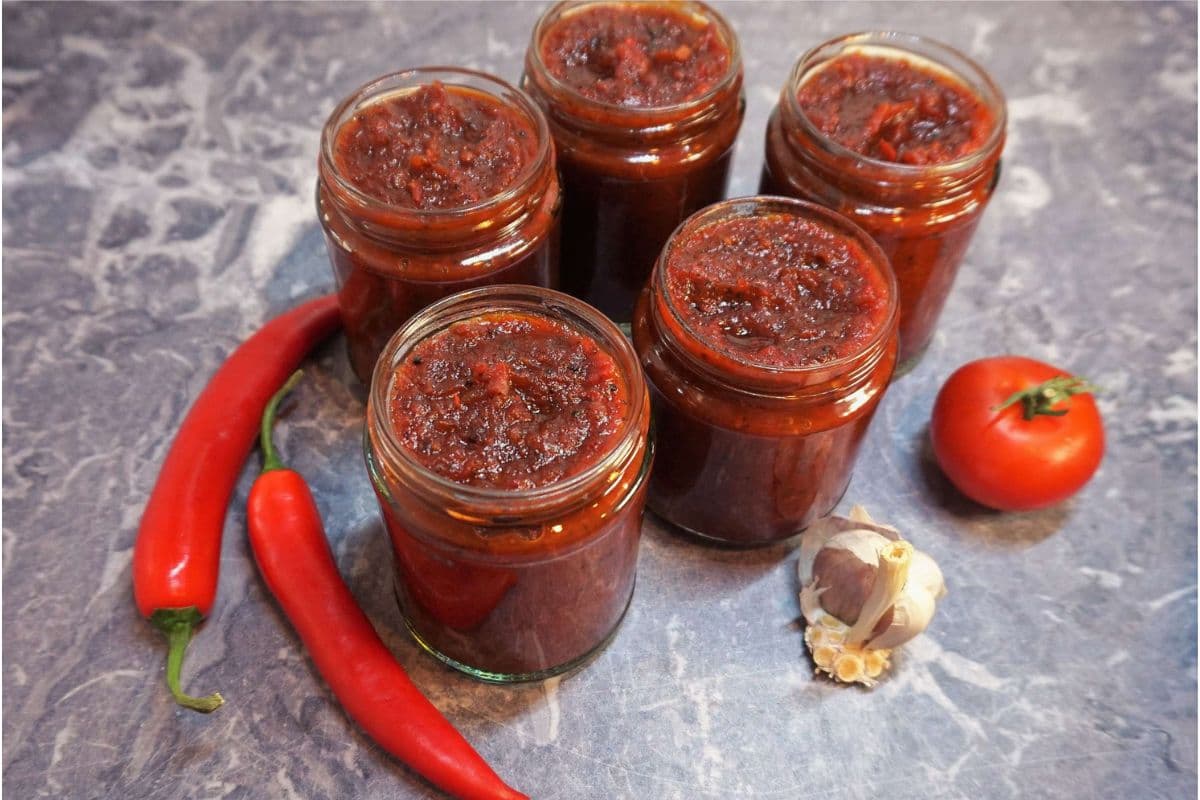 Smoky Garlic Tomato Chutney: सिर्फ 15 मिनट में ऐसे बनाएं टेस्टी और स्मोकी लहसुन-टमाटर की चटनी