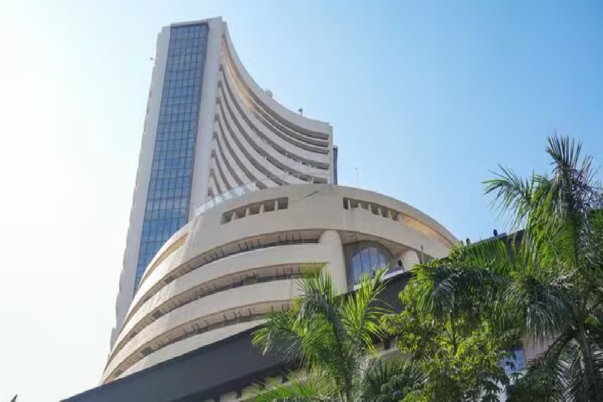 शुरुआती बढ़त बरकरार नहीं रख पाया शेयर बाजार, 138.64 अंक टूटकर सेंसेक्स धड़ाम