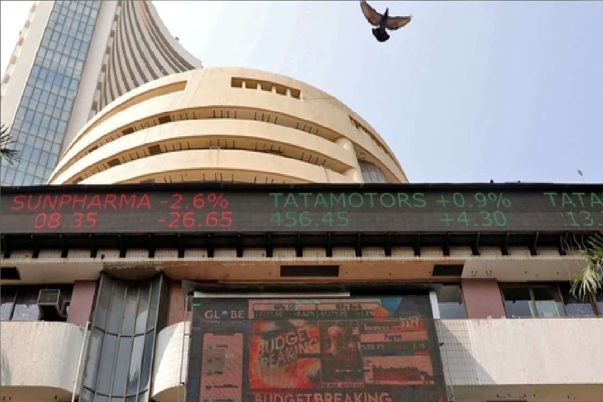 Stock Market: ईरान-इजरायल के भीषण जंग से बेफिक्र हुआ शेयर बाजार, सेंसेक्स में 677.55 अंक की तेजी