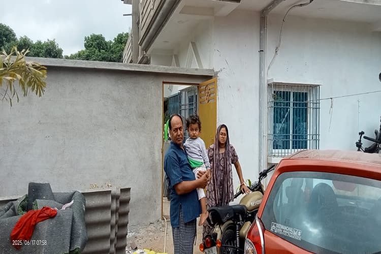 पाकुड़ में नकाबपोश अपराधियों ने अंचल निरीक्षक के घर को बनाया निशाना, लाखों के जेवर और नगद लेकर फरार