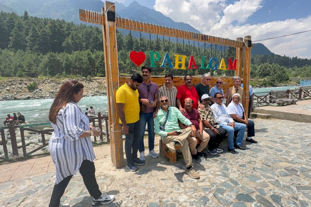 Pahalgam Video: आतंकवादी हमले के 55 दिन बाद गुलजार हुआ पहलगाम, पर्यटकों से खिल उठी वादियां