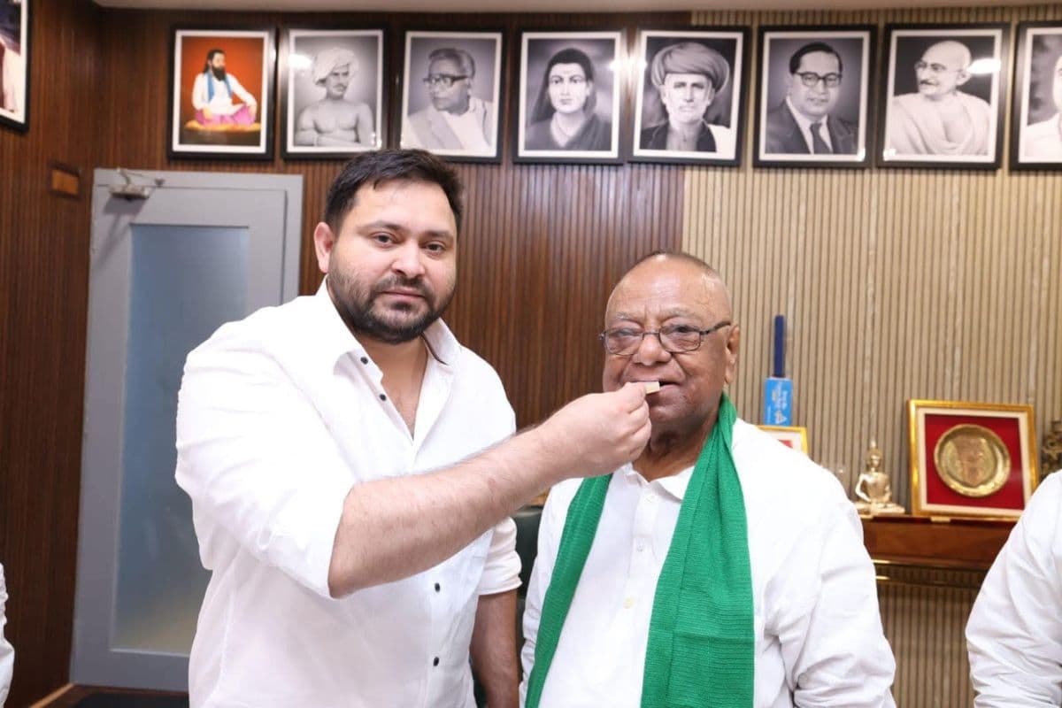 Bihar RJD Tejashwi congratulated Mangani Lal on becoming state president unopposed fed him sweets