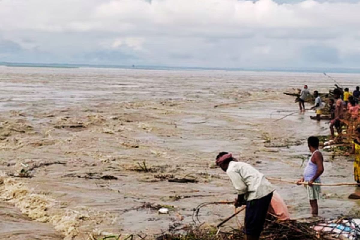 गंगा-कोसी-सोन समेत कई नदियों का बढ़ा जलस्तर, 1 लाख क्यूसेक पानी से लबालब हुई गंडक