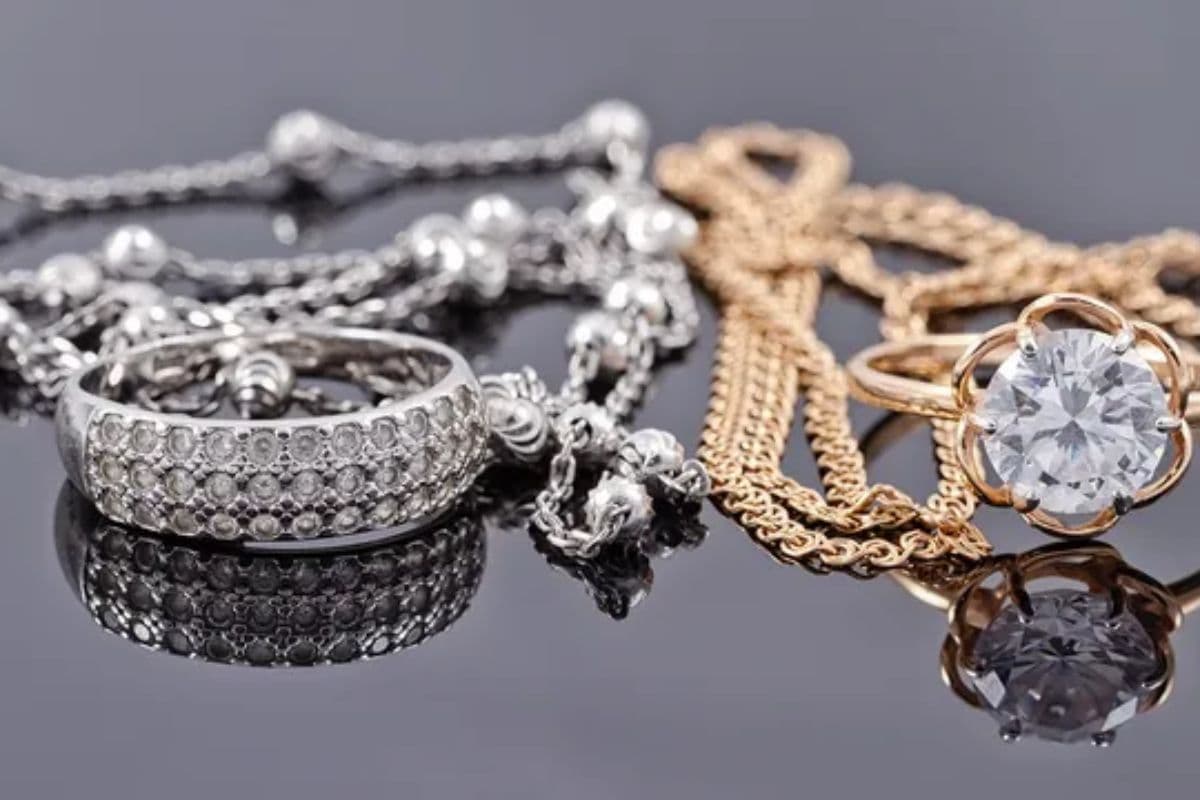 Gold-Silver Price Today: बिहार में सोने-चांदी की खरीदारी करने वाले और निवेशकों के लिए सुनहरा मौका, जानिए आज के भाव