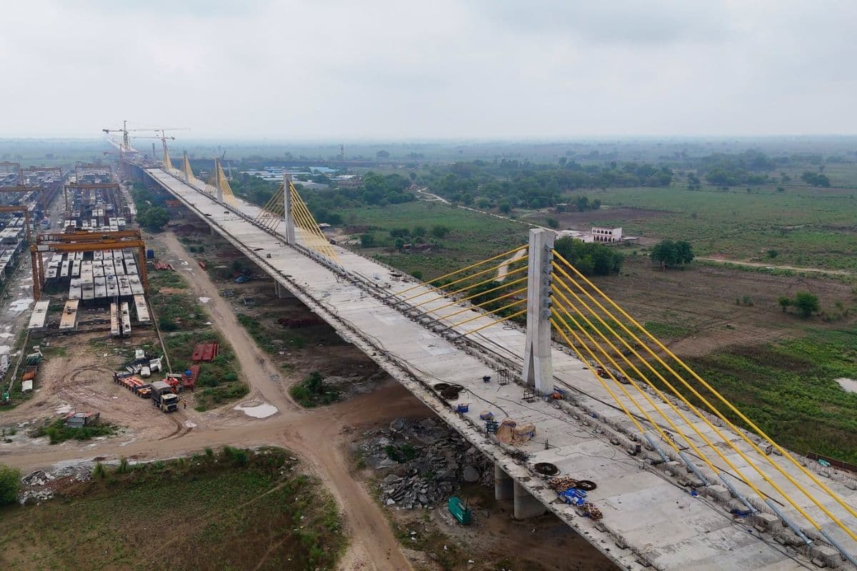 Kacchi Dargah-Bidupur Bridge: सिक्स लेन पुल का पहला फेज बनकर तैयार, इस दिन से दौड़ने लगेगी गाड़ियां…
