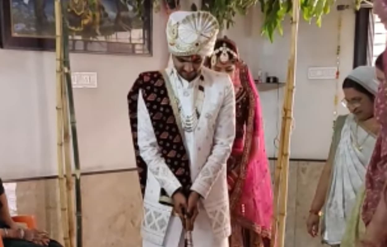 Viral Video: शादी की ऐसी रश्म आपने कही नहीं देखी होगी, यूजर्स ने गजबे दिया जवाब