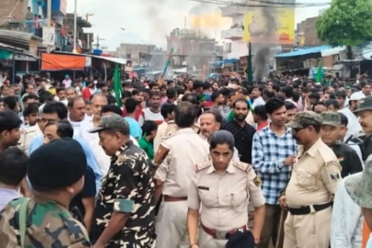 Sasaram: मोहर्रम जुलूस में हुआ भीषण हादसा, हाई वोल्टेज तार की चपेट में आने से दर्जनभर लोग झुलसे