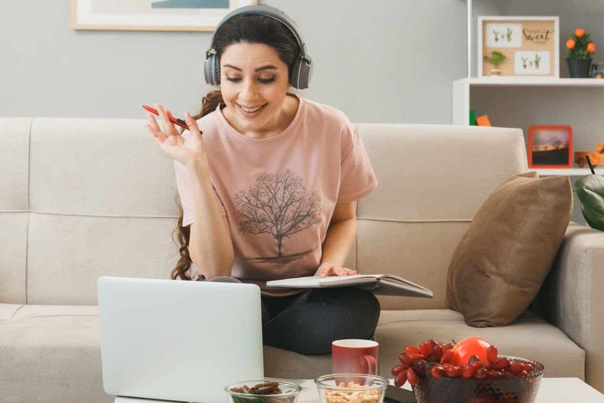 Work From Jobs 2025 in Hindi: घर बैठे 50000 तक Salary, सिर्फ लैपटॉप और इंटरनेट की जरूरत