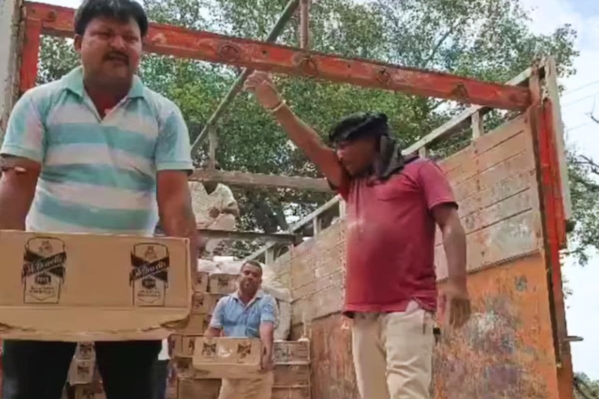 ट्रक में क्या है...? जब सिपाही ने हटाया भूसा तो नीचे दिखा शराब का समंदर, बिहार की SDPO मैडम भी रह गईं दंग