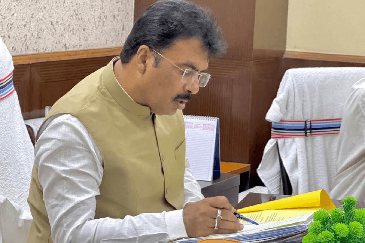 Bihar News: दिनेश राय बने राजस्व एवं भूमि सुधार विभाग के सचिव, प्रशासनिक मशीनरी को मजबूत करने का उद्देश्य