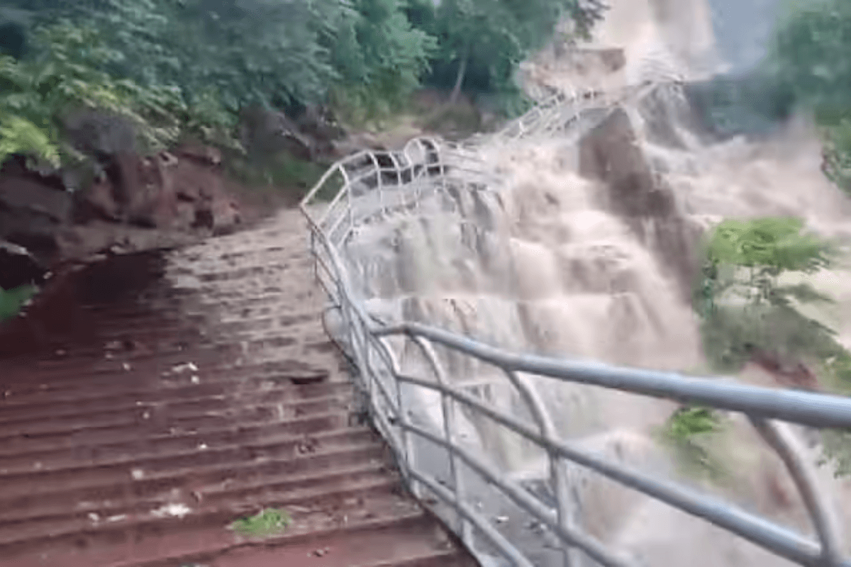 Bihar Flood: बिहार के इस वाटरफॉल में दिखा बाढ़ का रौद्र रूप, पानी की गर्जना से सहमे लोग