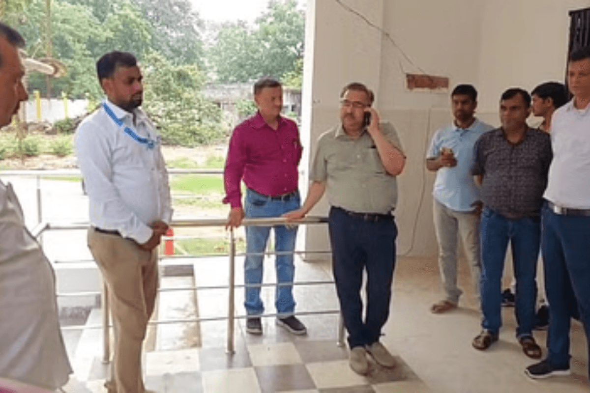 Bihar News: बंद पड़े CHC में अचानक निरीक्षण करने पहुंचे सिविल सर्जन, हालत देख गुस्से से हुए लाल