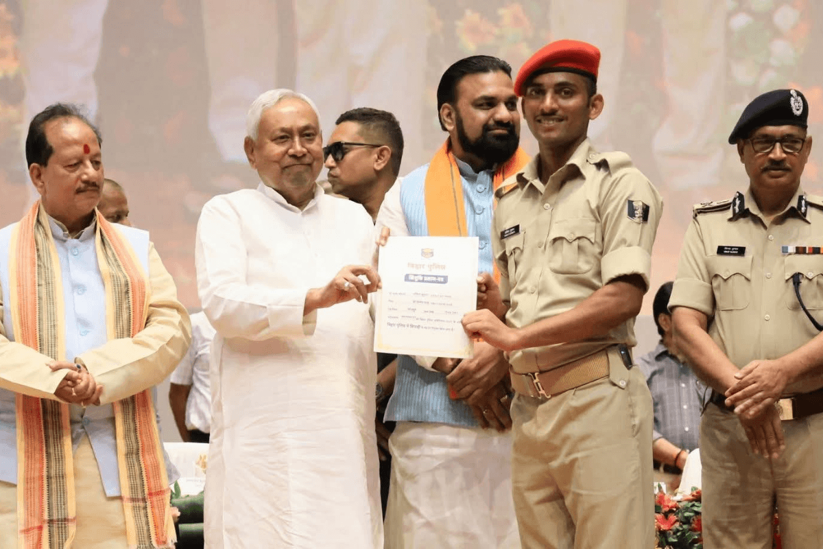 CM Nitish ने रचा इतिहास, 21392 सिपाहियों को एकसाथ सौंपा नियुक्ति पत्र