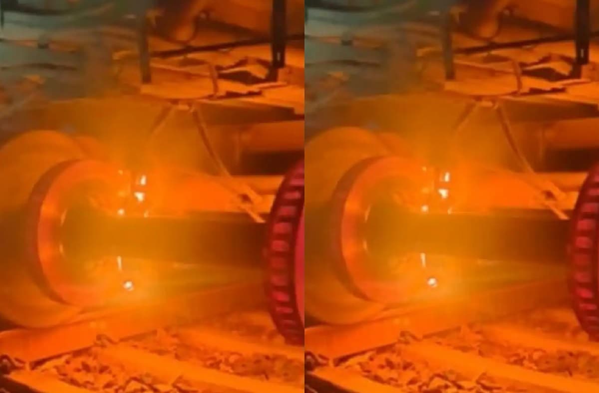 Burning Train: बर्निंग ट्रेन बनने से बची कोलकाता एक्सप्रेस, पहिए से निकली आग से मच गया हड़कंप