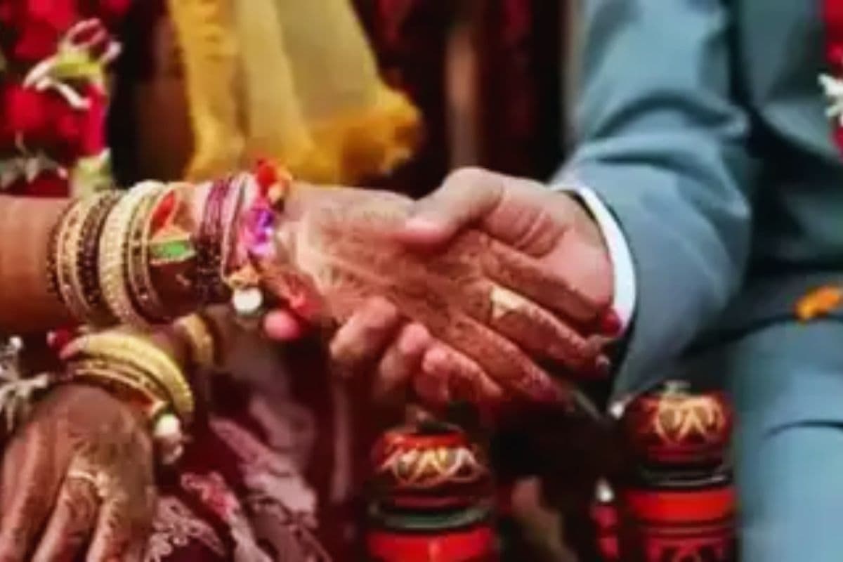 darbhanga news| Drunkards created havoc in the reception party in Bihar, 6 people including the bride were beaten up badly darbhanga news| Drunkards created havoc in the reception party in Bihar, 6 people including the bride were beaten up badly