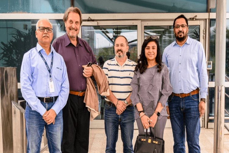 अमेरिका से अयोध्या तक रामभक्ति की गूंज… पढ़िए आगे क्या हुआ जब एलेन मस्क के पिता ने किया 'जय श्री राम' का उद्घोष!