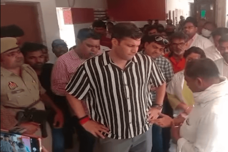 प्रयागराज के डीएम का फुल एक्शन मोड! बच्चों के अस्पताल में मची खलबली, अफसरों की खुली पोल