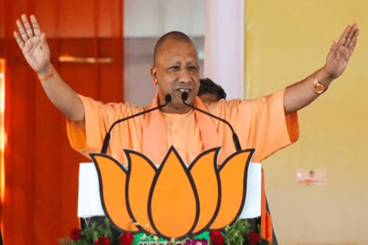 टॉपर्स को सीएम योगी का तोहफा, बेटियों की बढ़त पर बोले- ये हैं नए उत्तर प्रदेश की पहचान