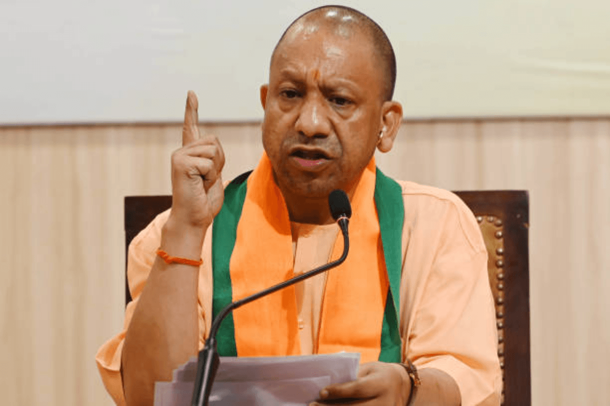 योगी का वार: "पिछली सरकारों ने किसानों को लूटा, अब उन्हें हम बना रहे हैं आत्मनिर्भर"