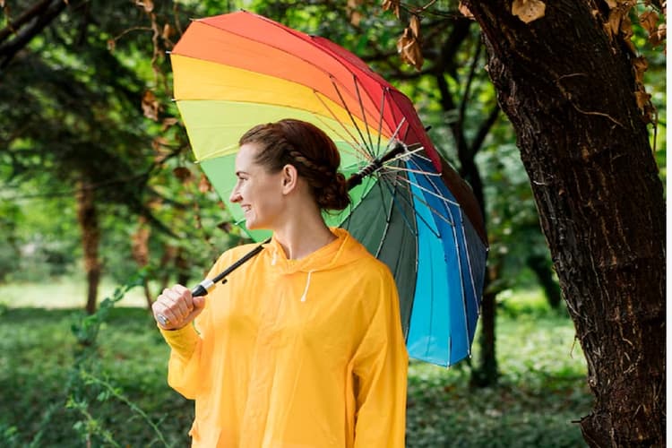 Monsoon Dress Idea: मानसून में लगाए फैशन का तड़का, लोग जरूर पूछेंगे स्टाइलिंग टिप्स