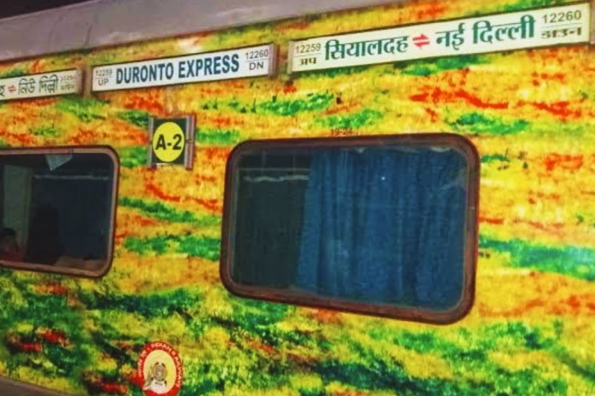 duronto express news| Robbery in Duronto Express, thieves stole passengers' bags and phones at midnight