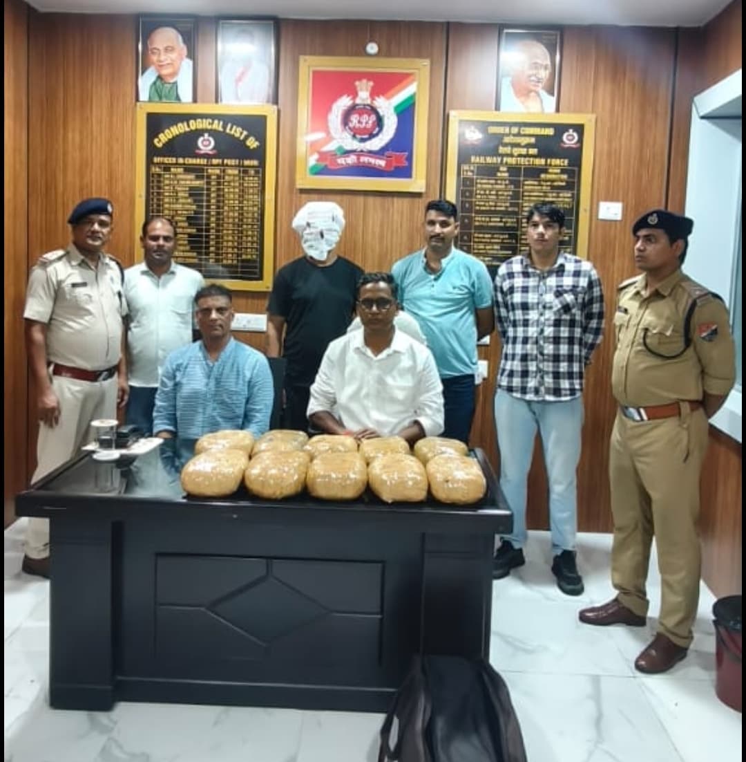 पुलिस ने 10 किलो गांजा बरामद किया