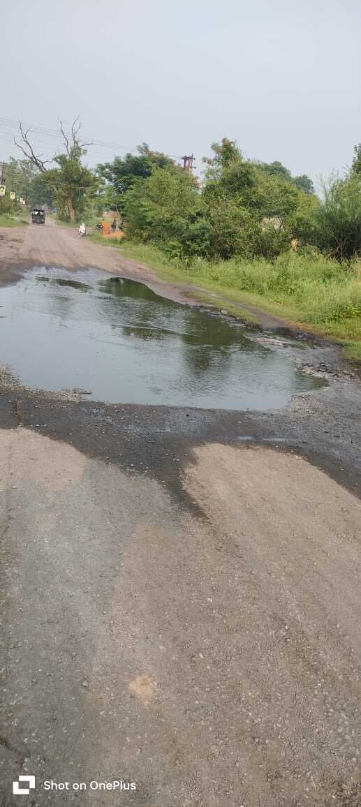 सड़क जर्जर, परेशान हैं लोग