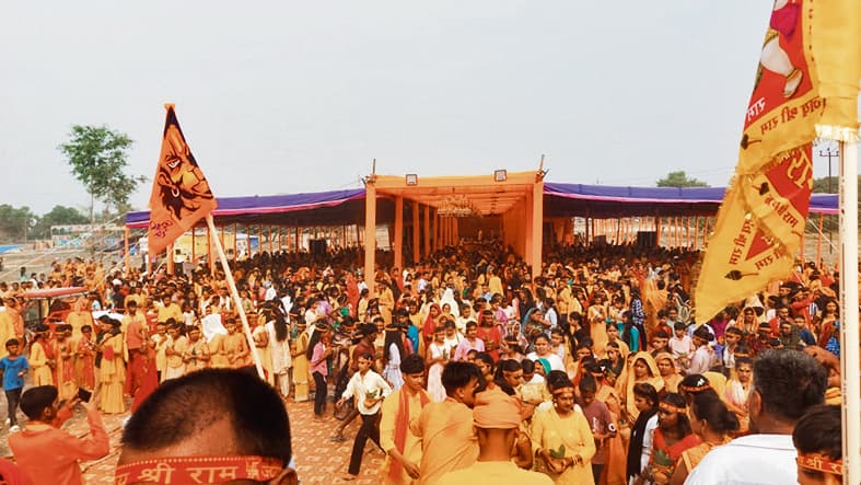 Gopalganj News : कलशयात्रा के साथ रुद्र चंडी व हनुमत प्राणप्रतिष्ठा महायज्ञ शुरू