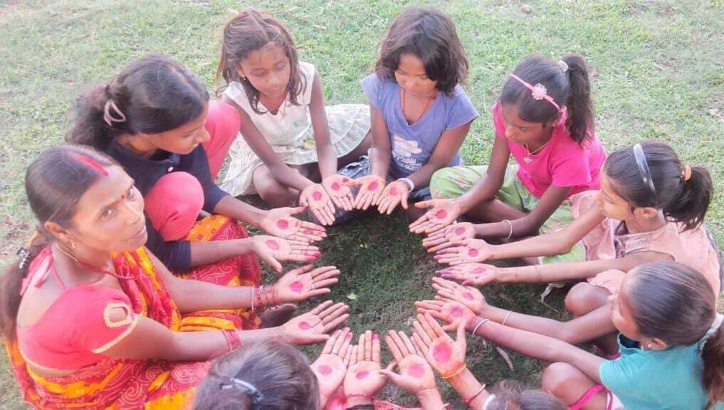 चुप्पी तोड़ो स्वस्थ रहो अभियान के तहत महिलाओं को दी स्वच्छ रहने की जानकारी