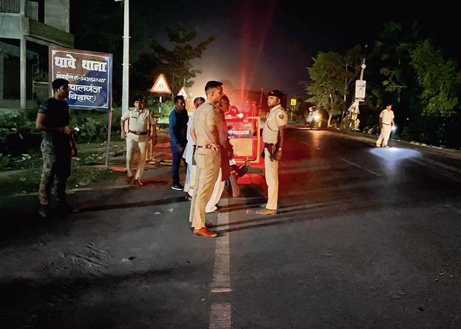 Gopalganj News : थावे में एसपी ने की वाहन जांच, वसूला जुर्माना