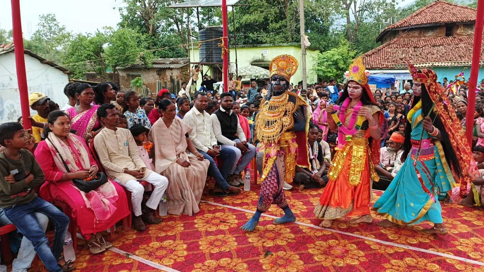 Chaibasa News : झारखंडी संस्कृति की पहचान है छऊ नृत्य : जाेबा माझी