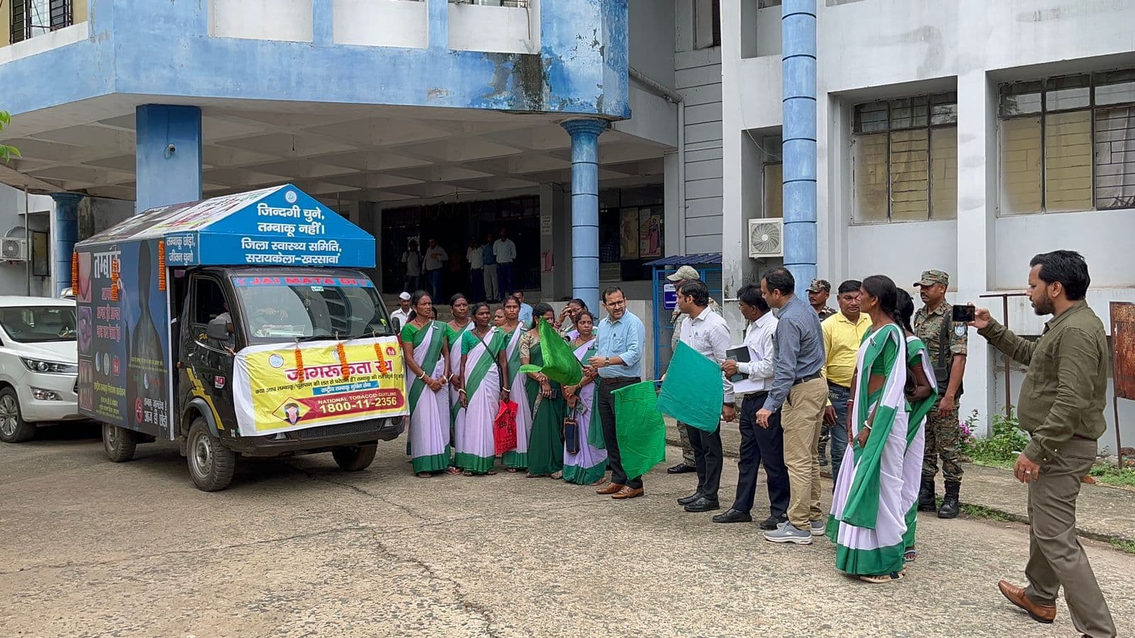 Seraikela Kharsawan News : नशापान से दूर रहें युवा : उपायुक्त