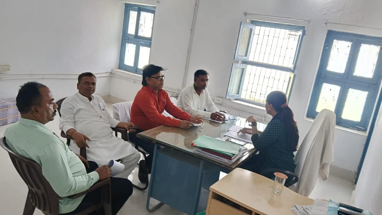 Madhubani News : अवर निर्वाचन पदाधिकारी ने विधानसभा चुनाव तैयारी की समीक्षा की