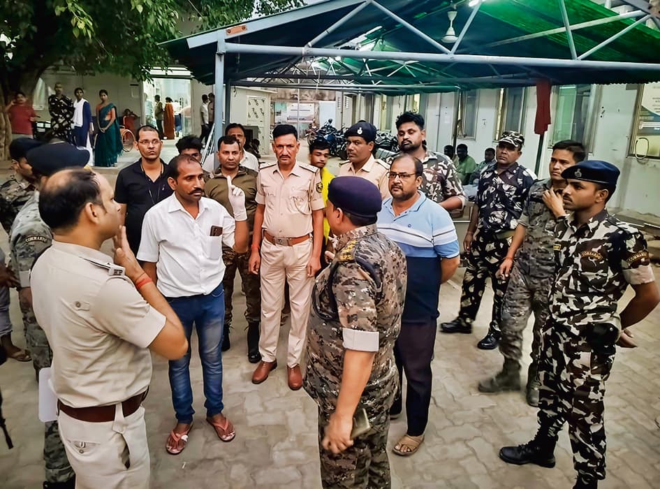 Jehanabad : डिवाइडर से टकरायी स्कॉर्पियो, दो लोगों की गयी जान