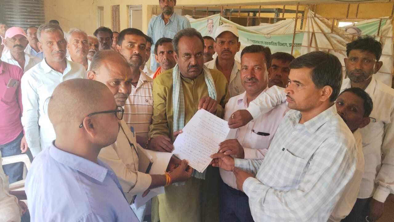 Giridih News :हड़ताल के दौरान कृषक मित्रों ने सौंपा ज्ञापन