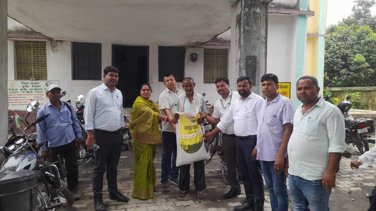 किसानों को उन्नत खेती के बारे में दी गयी जानकारी