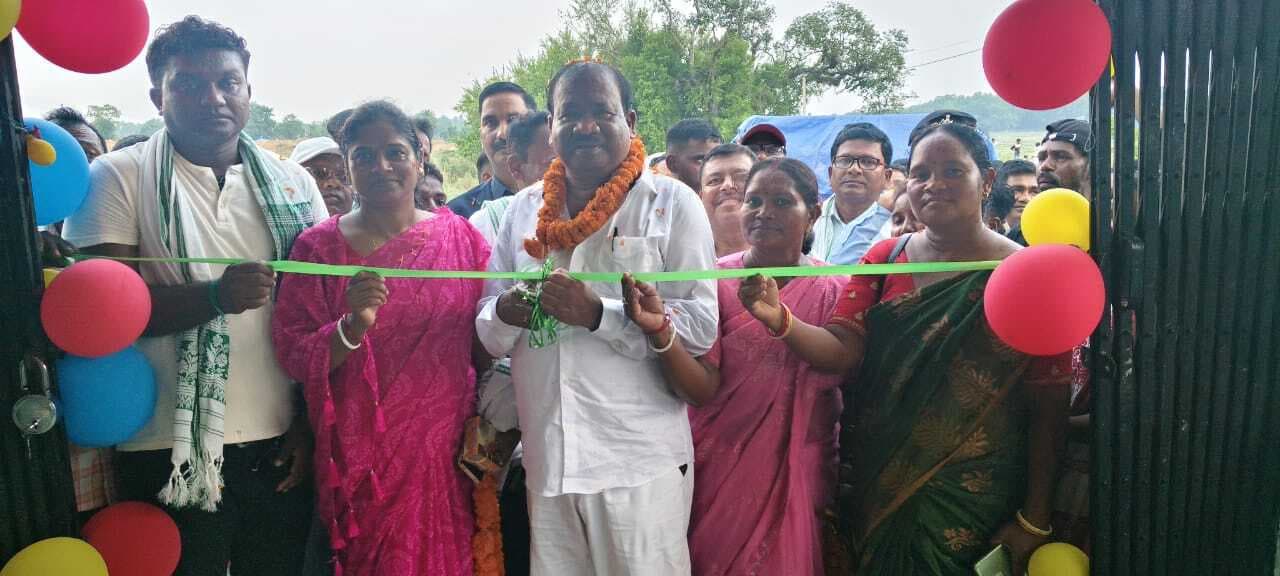 East Singhbhum News : बड़ाजुड़ी में शिक्षा मंत्री ने किया आदिवासी कला संस्कृति भवन का उद्घाटन