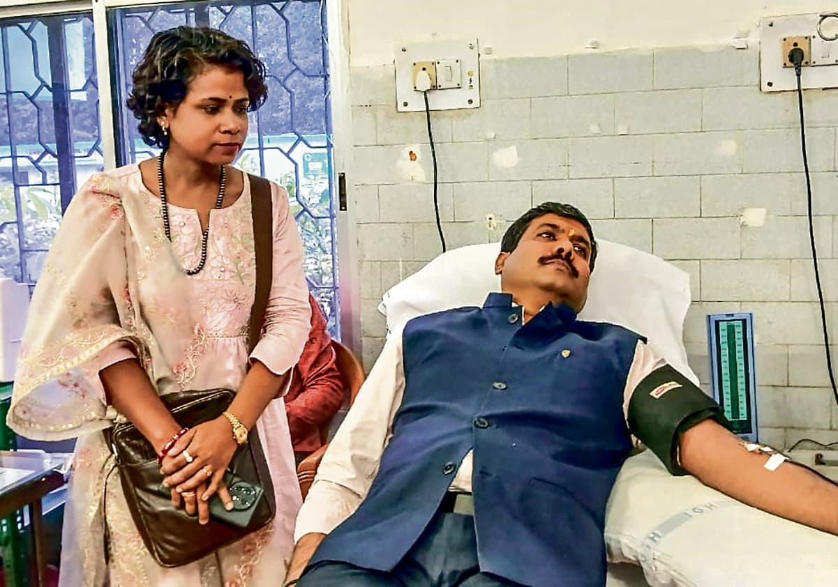 Rourkela News: आग से 80% झुलसी सोनाली के लिए अपोलो अस्पताल के चिकित्सक व स्टाफ ने किया रक्तदान