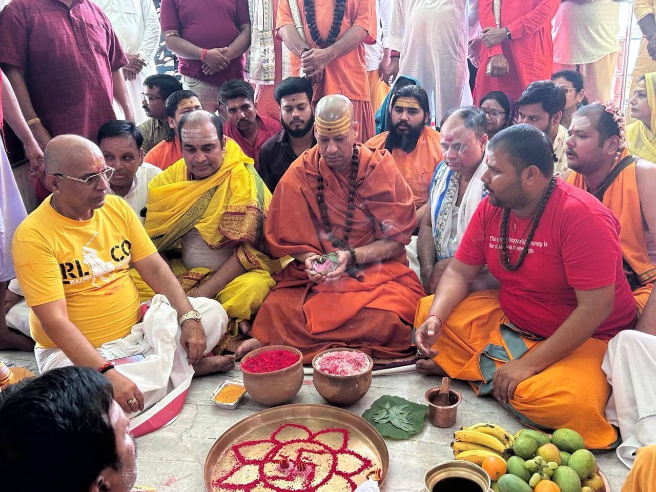 विल्वपत्र तोड़ने की परंपरा को सशक्त कर गये महामंडलेश्वर कैलाशानंद गिरि