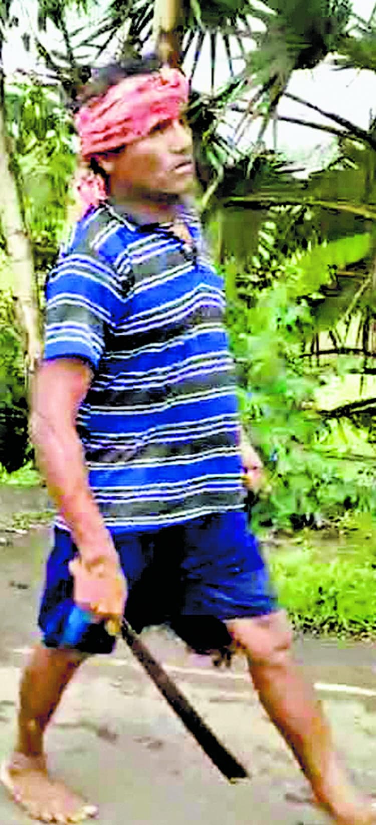 हत्या कर भाभी का कटा सिर हाथ में ले घूमते युवक को देख हड़कंप