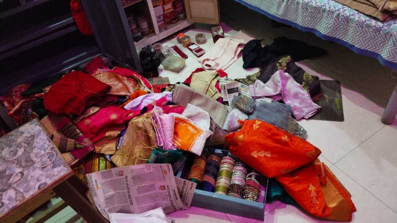 Dhanbad News: सिविल कॉन्ट्रैक्टर के आवास से दो लाख की चोरी