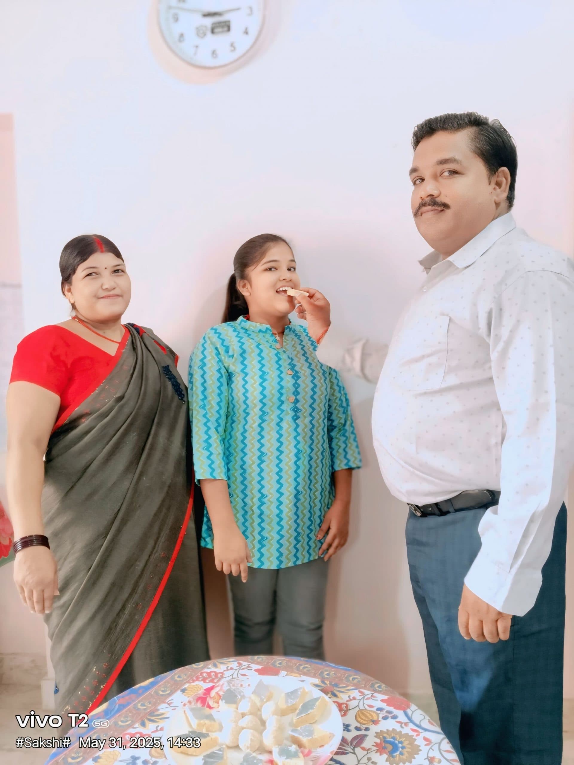 Giridih News: प्रशासनिक अधिकारी बनकर देश की सेवा करना चाहती है साइंस की जिला टॉपर साक्षी गुप्ता