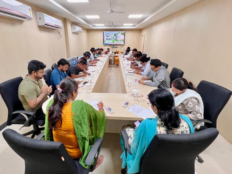 Dhanbad News: निबंध लेखन व क्विज के साथ सप्ताहव्यापी कार्यक्रम शुरू