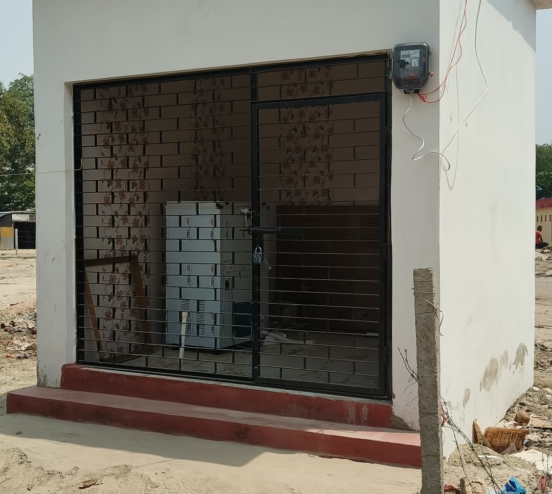 Motihari: छतौनी बस स्टैंड में बने नये प्याऊ में लटक रहा ताला