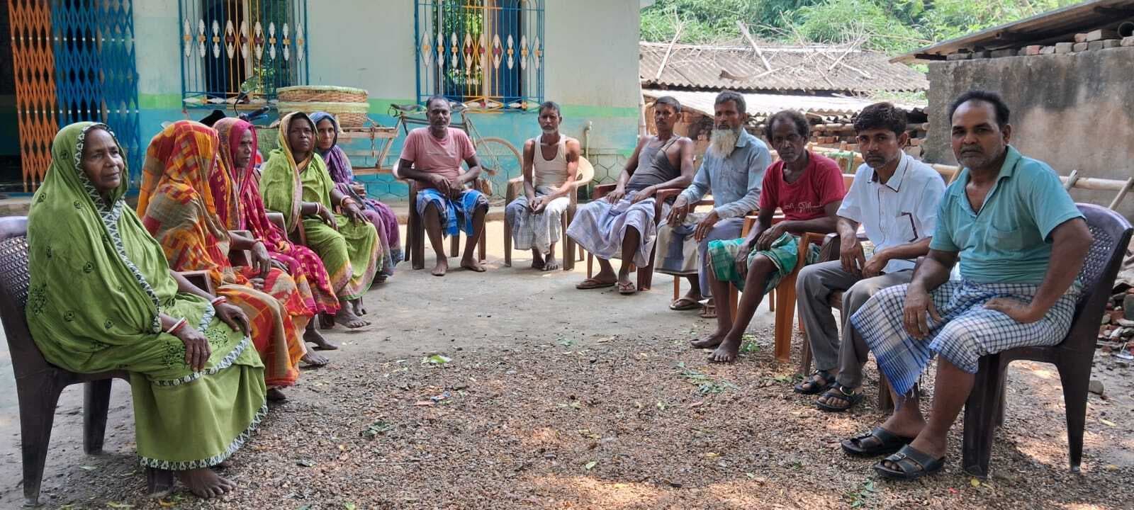 राजमहल में प्रभात संवाद में लोगों ने कहा: सीवरेज के लिए खोदे गये गड्ढे ने सड़क की बनायी दुर्गति