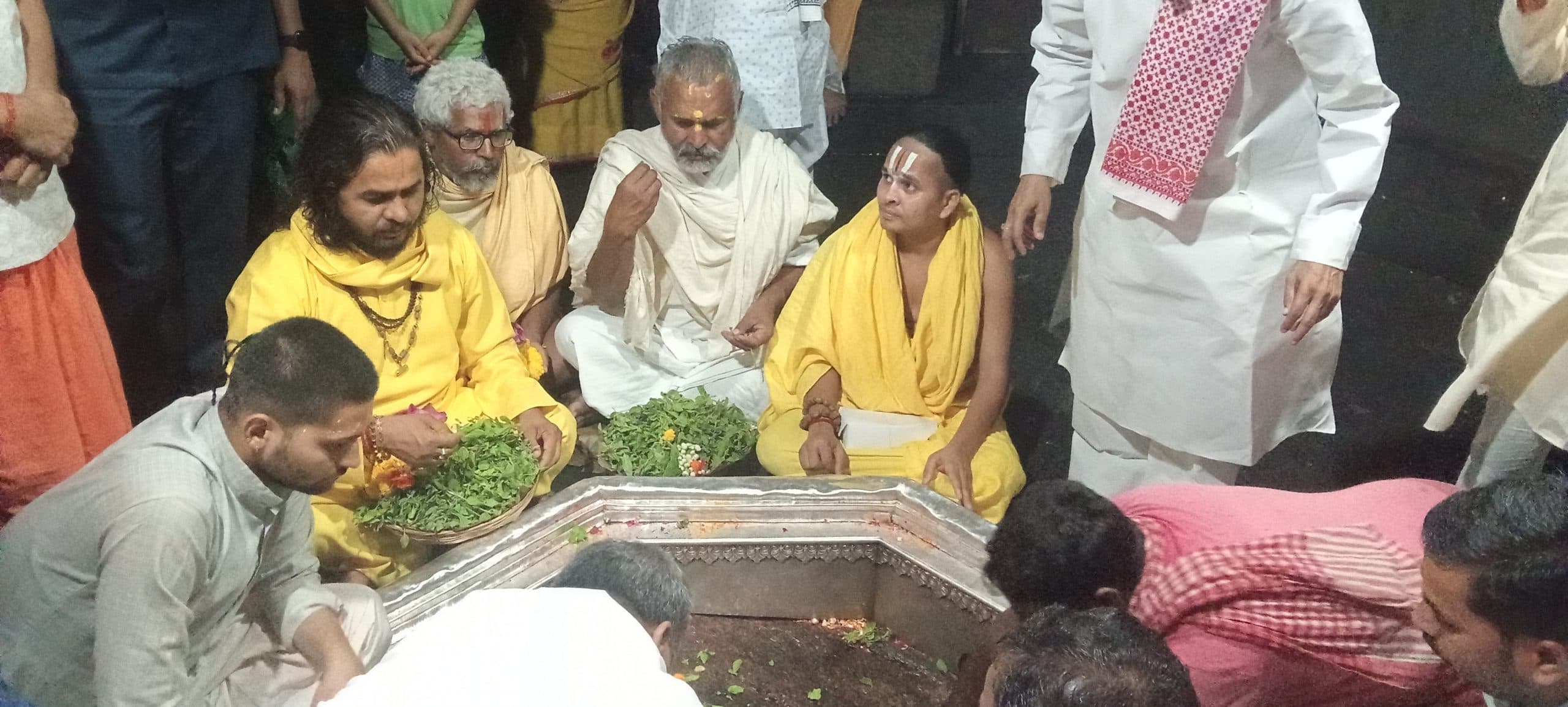 जगतगुरु श्री संतोषाचार्य ने विष्णुपद मंदिर में की पूजा-अर्चना